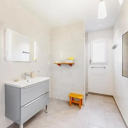 2 Bedroom Amazing In Holiday home