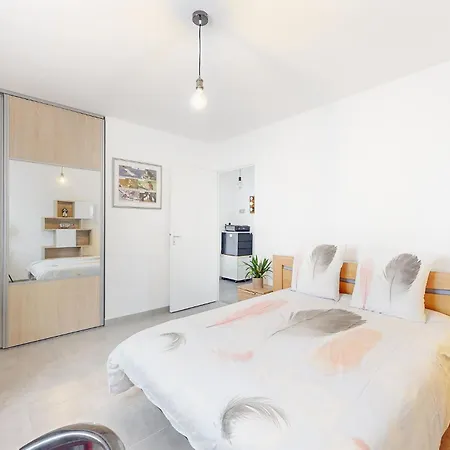 2 Bedroom Amazing In Holiday home
