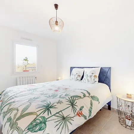 2 Bedroom Amazing In Holiday home *
