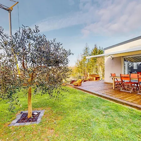 2 Bedroom Amazing In Holiday home *